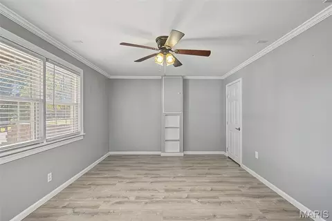 Living - 712 Lee Ave, Festus, MO 63028 photo 6 of 6
