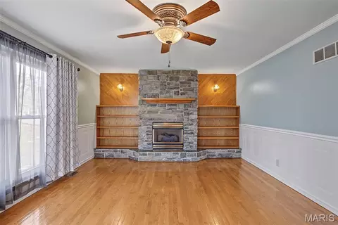 Living - 712 Lee Ave, Festus, MO 63028 photo 3 of 6
