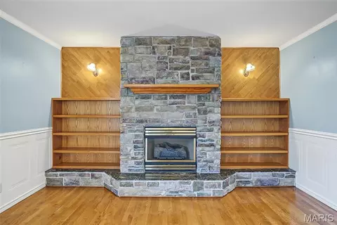 Living - 712 Lee Ave, Festus, MO 63028 photo 2 of 6