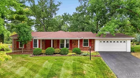 12109 Lake Constance Dr, Saint Louis, MO 63146