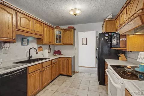 Kitchen - 20756 State Highway C, Belgrade, MO 63622 photo 3 of 6