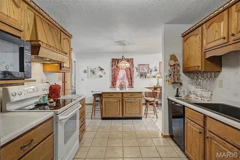 Kitchen - 20756 State Highway C, Belgrade, MO 63622 photo 4 of 6