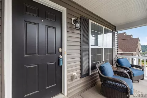 2762 Winding Valley Dr, Fenton, MO 63026