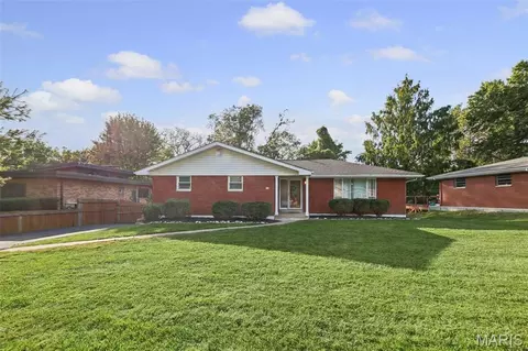 16 Londonderry Dr, Fairview Heights, IL 62208