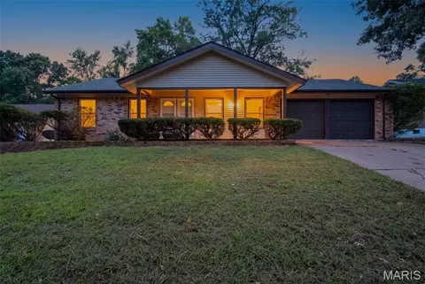 12929 Covington Gardens Dr, Saint Louis, MO 63138