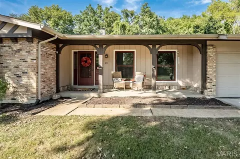 21 San Carlos Dr, Saint Charles, MO 63303