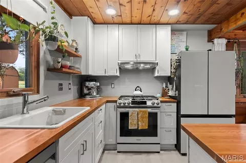 Kitchen - 11720 Catatoga Dr, Plainview, IL 62685 photo 3 of 6