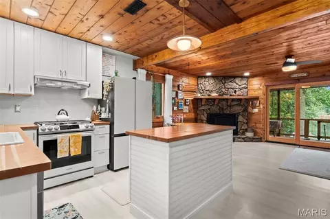 Kitchen - 11720 Catatoga Dr, Plainview, IL 62685 photo 4 of 6