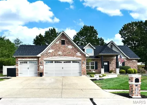 412 Cottage Grove Dr, Wentzville, MO 63385