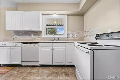 Kitchen - 1002 Terrace Dr, Festus, MO 63028 photo 2 of 2