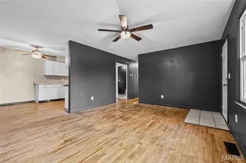 Living - 1002 Terrace Dr, Festus, MO 63028 photo 4 of 7