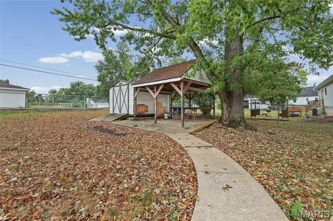 Exterior - 1002 Terrace Dr, Festus, MO 63028 photo 8 of 15