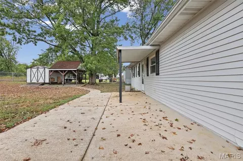 Exterior - 1002 Terrace Dr, Festus, MO 63028 photo 6 of 15