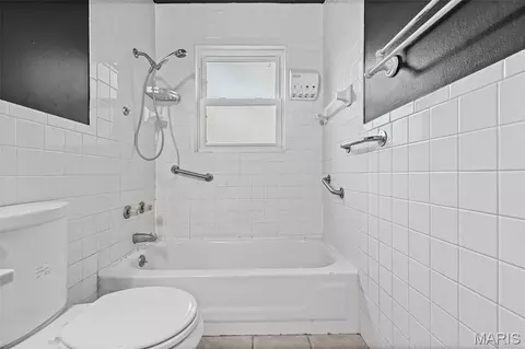 Bath - 1002 Terrace Dr, Festus, MO 63028 photo 3 of 3