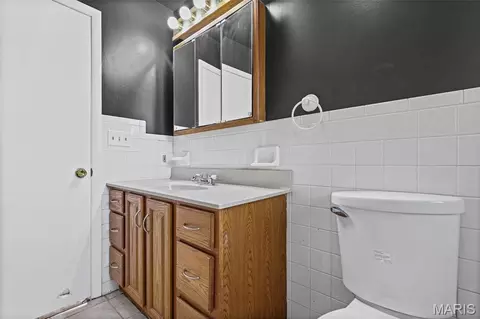 Bath - 1002 Terrace Dr, Festus, MO 63028 photo 2 of 3
