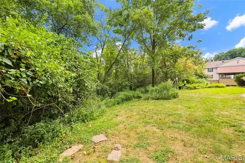 Exterior - 709 Ridgeside Dr #A, Ballwin, MO 63021 photo 4 of 15