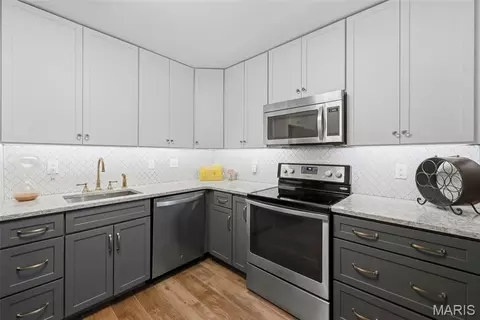 Kitchen - 709 Ridgeside Dr #A, Ballwin, MO 63021 photo 2 of 4