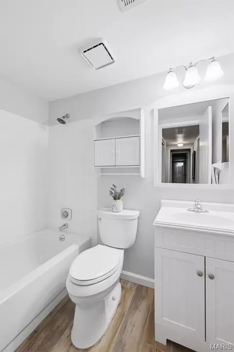 Bath - 709 Ridgeside Dr #A, Ballwin, MO 63021 photo 3 of 3