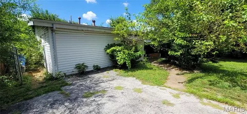 6803 Woodhurst Dr, Berkeley, MO 63134