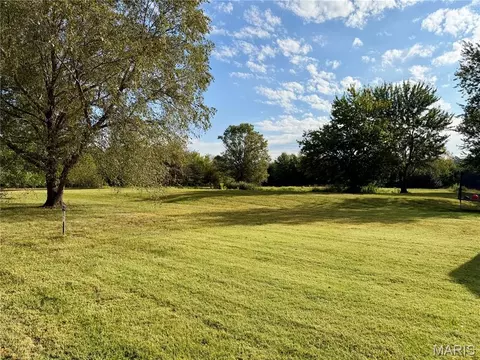 Exterior - 5823 Mcdaneld Rd, Kell, IL 62853 photo 7 of 21