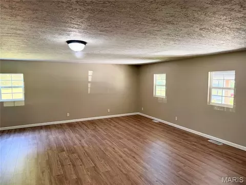 Living - 5823 Mcdaneld Rd, Kell, IL 62853 photo 7 of 14