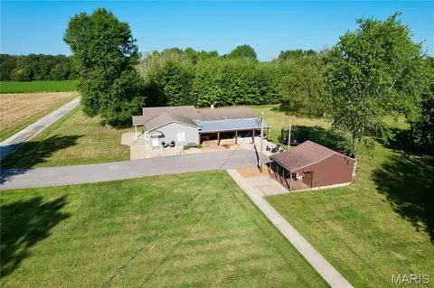 Exterior - 5823 Mcdaneld Rd, Kell, IL 62853 photo 2 of 21