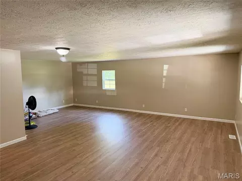 Living - 5823 Mcdaneld Rd, Kell, IL 62853 photo 9 of 14