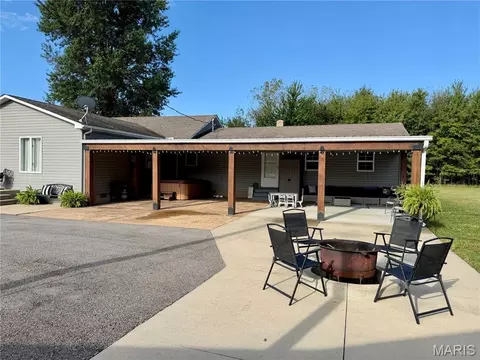 Exterior - 5823 Mcdaneld Rd, Kell, IL 62853 photo 10 of 21
