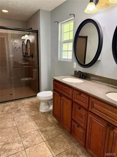 Bath - 20941 Hideaway Ln, Saint Robert, MO 65584 photo 2 of 6