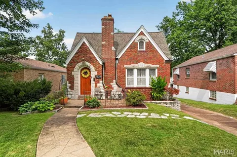7537 Hiawatha Ave, Richmond Heights, MO 63117
