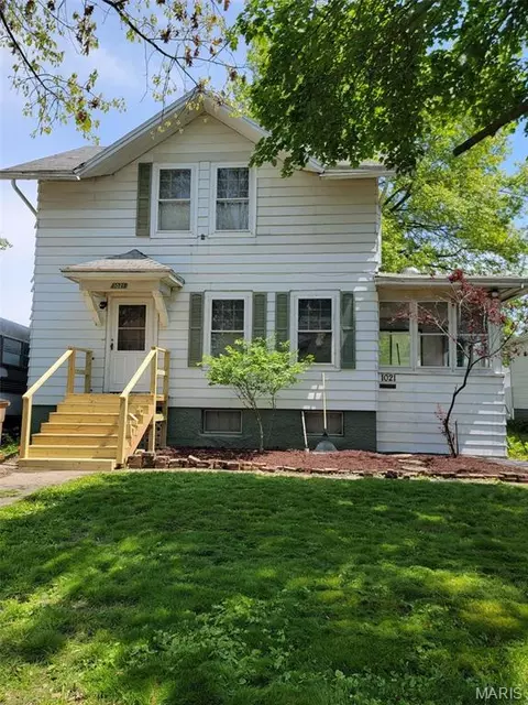 1021 N Charles St, Carlinville, IL 62626