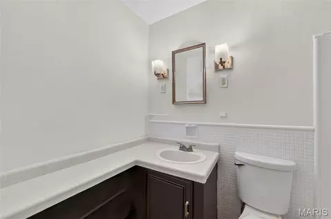 8724 Santa Bella Dr #H, Hazelwood, MO 63042