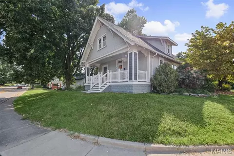 401 Plum St, Edwardsville, IL 62025