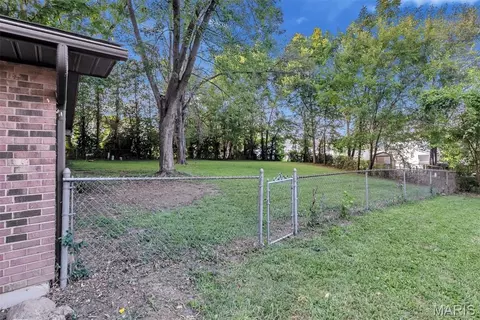 Exterior - 409 E 11th St E, Washington, MO 63090 photo 5 of 11