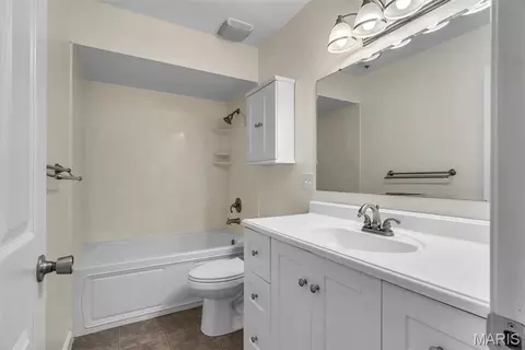 Bath - 409 E 11th St E, Washington, MO 63090 photo 1 of 4
