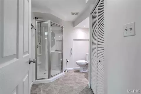 Bath - 409 E 11th St E, Washington, MO 63090 photo 3 of 4