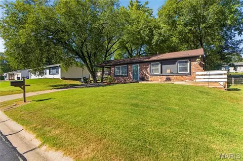 2910 Nantwich Ln, Saint Charles, MO 63301