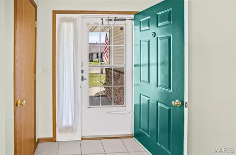 Entry Way - 431 Pheasant Ln, Moro, IL 62067 photo 2 of 4
