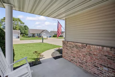 Exterior - 431 Pheasant Ln, Moro, IL 62067 photo 6 of 9
