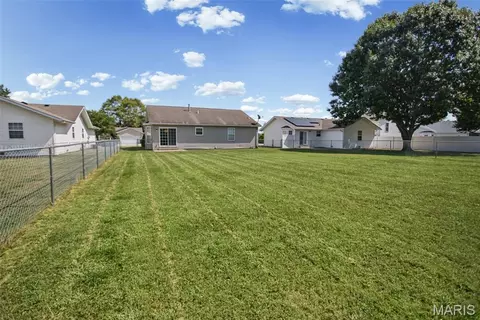Exterior - 431 Pheasant Ln, Moro, IL 62067 photo 8 of 9