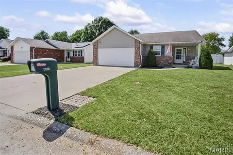 Exterior - 431 Pheasant Ln, Moro, IL 62067 photo 2 of 9