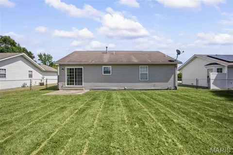 Exterior - 431 Pheasant Ln, Moro, IL 62067 photo 9 of 9