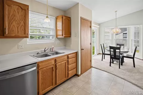 Kitchen - 431 Pheasant Ln, Moro, IL 62067 photo 6 of 6
