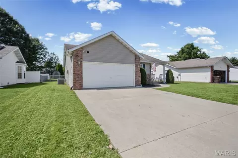 Exterior - 431 Pheasant Ln, Moro, IL 62067 photo 1 of 9