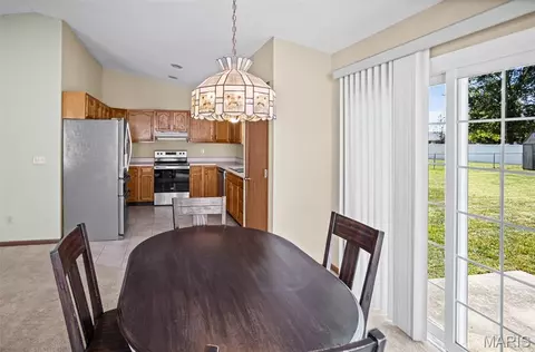 Dining - 431 Pheasant Ln, Moro, IL 62067 photo 4 of 4