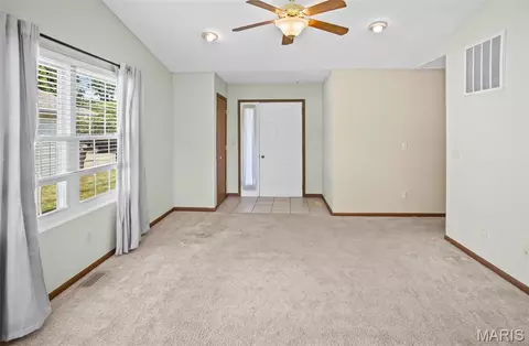 Living - 431 Pheasant Ln, Moro, IL 62067 photo 1 of 3