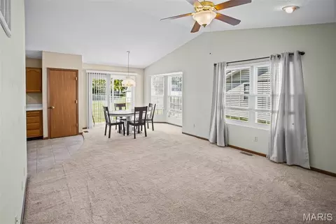 Living - 431 Pheasant Ln, Moro, IL 62067 photo 2 of 3
