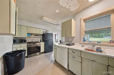 Kitchen - 317 Eldon St, Saint James, MO 65559 photo 1 of 1