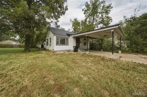 317 Eldon St, Saint James, MO 65559