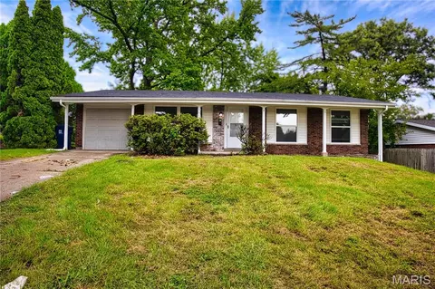 3535 Brookstone Dr, Florissant, MO 63033